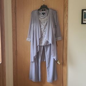 Women's R&M Richards 3 piece pantsuit new with tags size 16 Silver